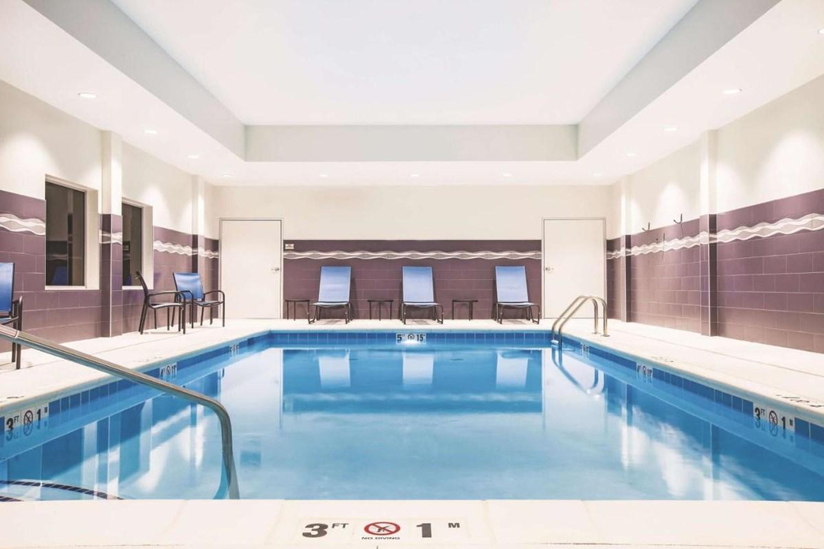 La Quinta By Wyndham Omaha Airport Downtown Hotell Carter Lake Exteriör bild