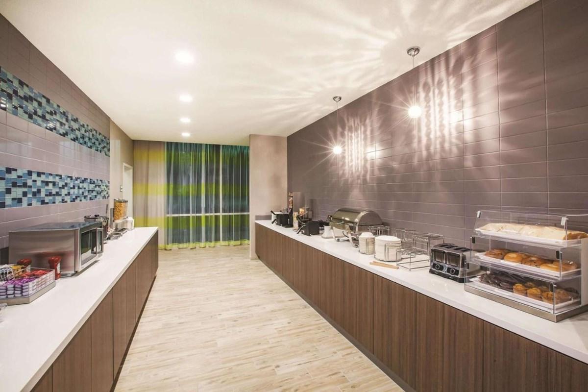 La Quinta By Wyndham Omaha Airport Downtown Hotell Carter Lake Exteriör bild