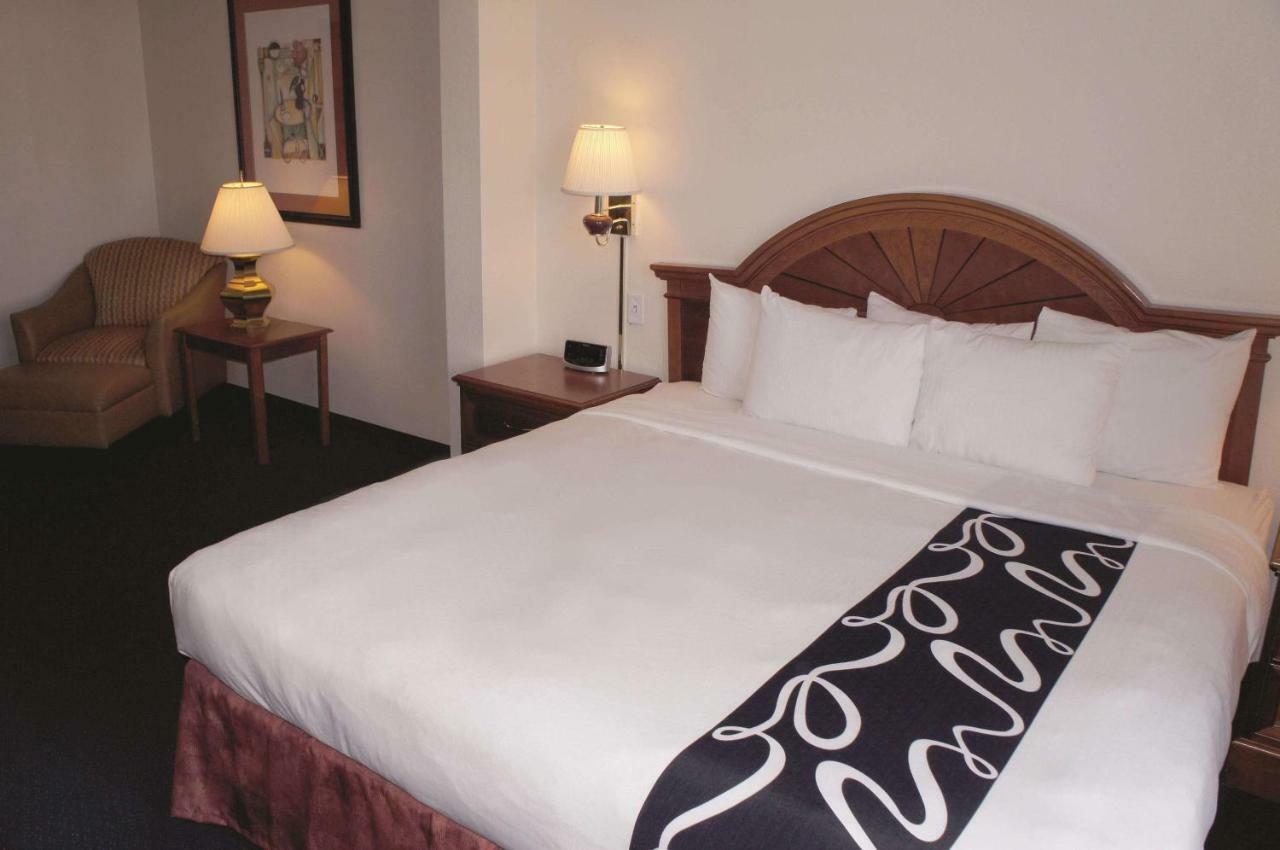 La Quinta By Wyndham Omaha Airport Downtown Hotell Carter Lake Exteriör bild