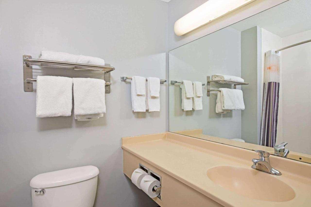La Quinta By Wyndham Omaha Airport Downtown Hotell Carter Lake Exteriör bild