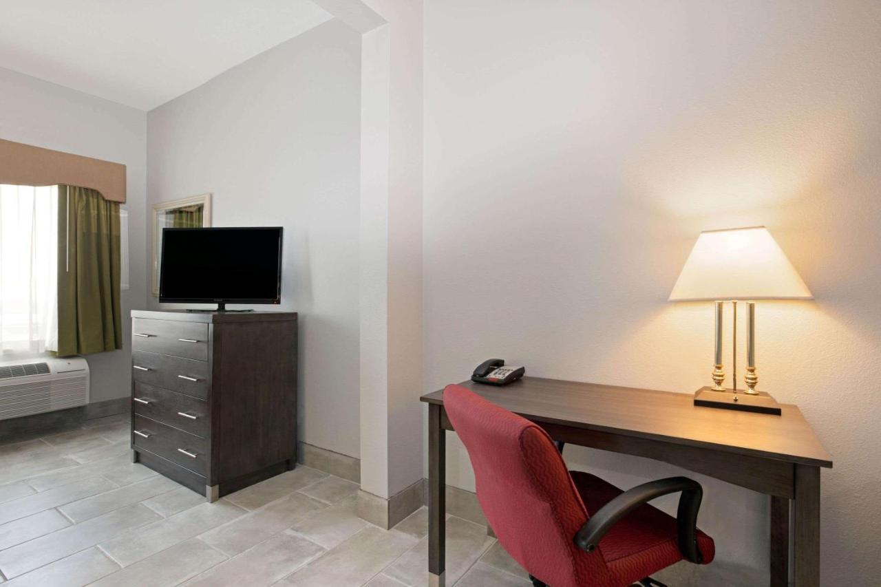 La Quinta By Wyndham Omaha Airport Downtown Hotell Carter Lake Exteriör bild