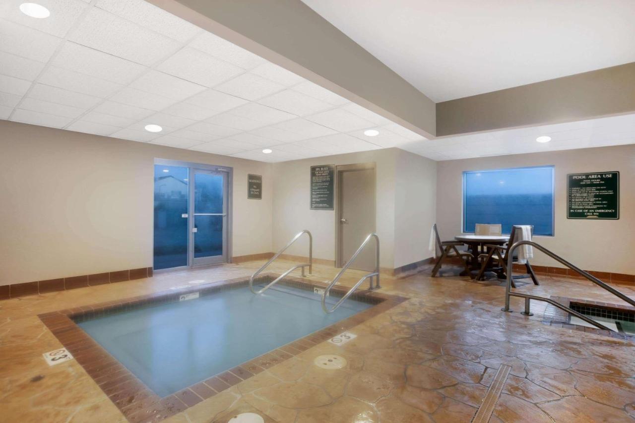 La Quinta By Wyndham Omaha Airport Downtown Hotell Carter Lake Exteriör bild