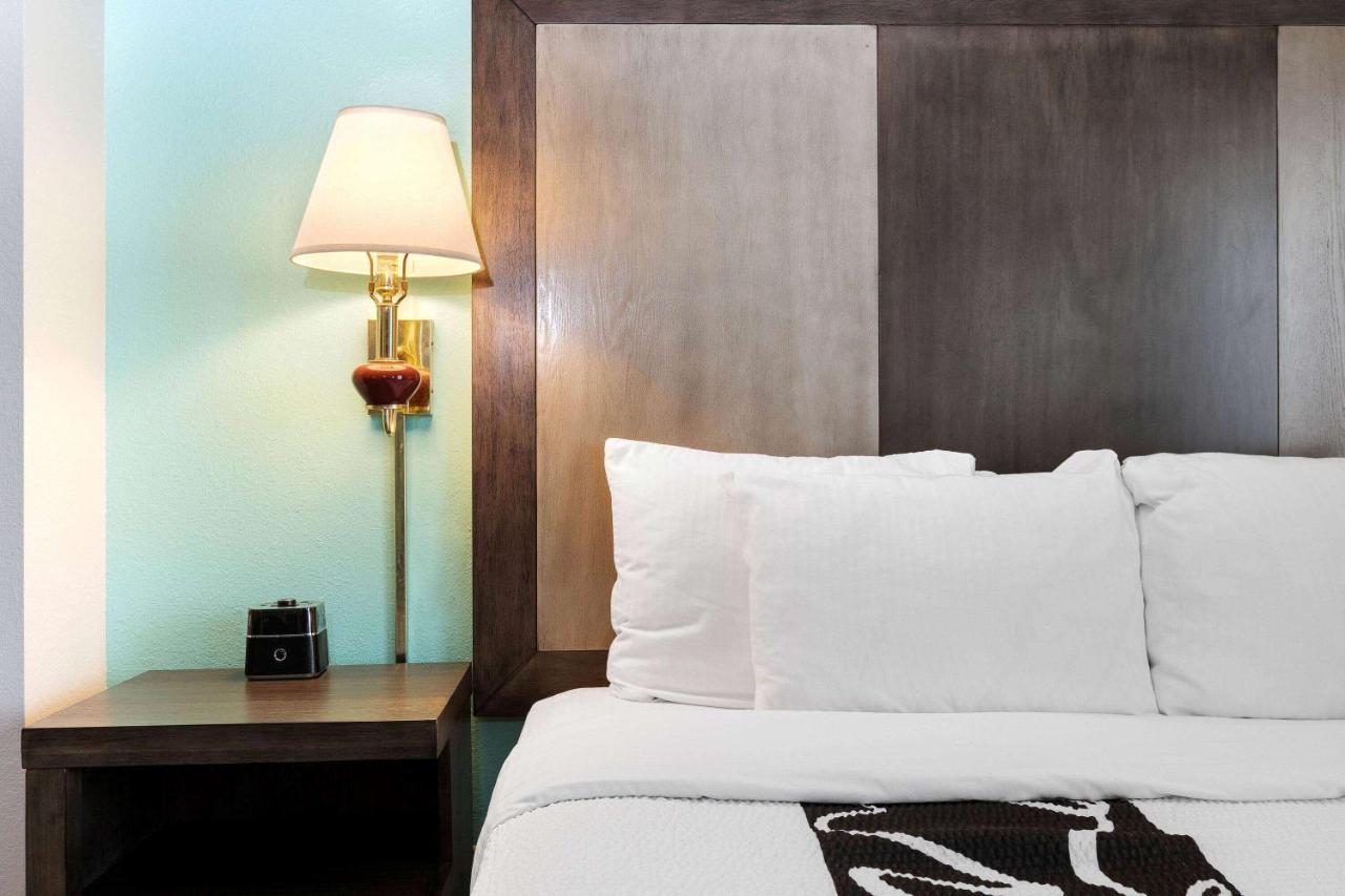 La Quinta By Wyndham Omaha Airport Downtown Hotell Carter Lake Exteriör bild